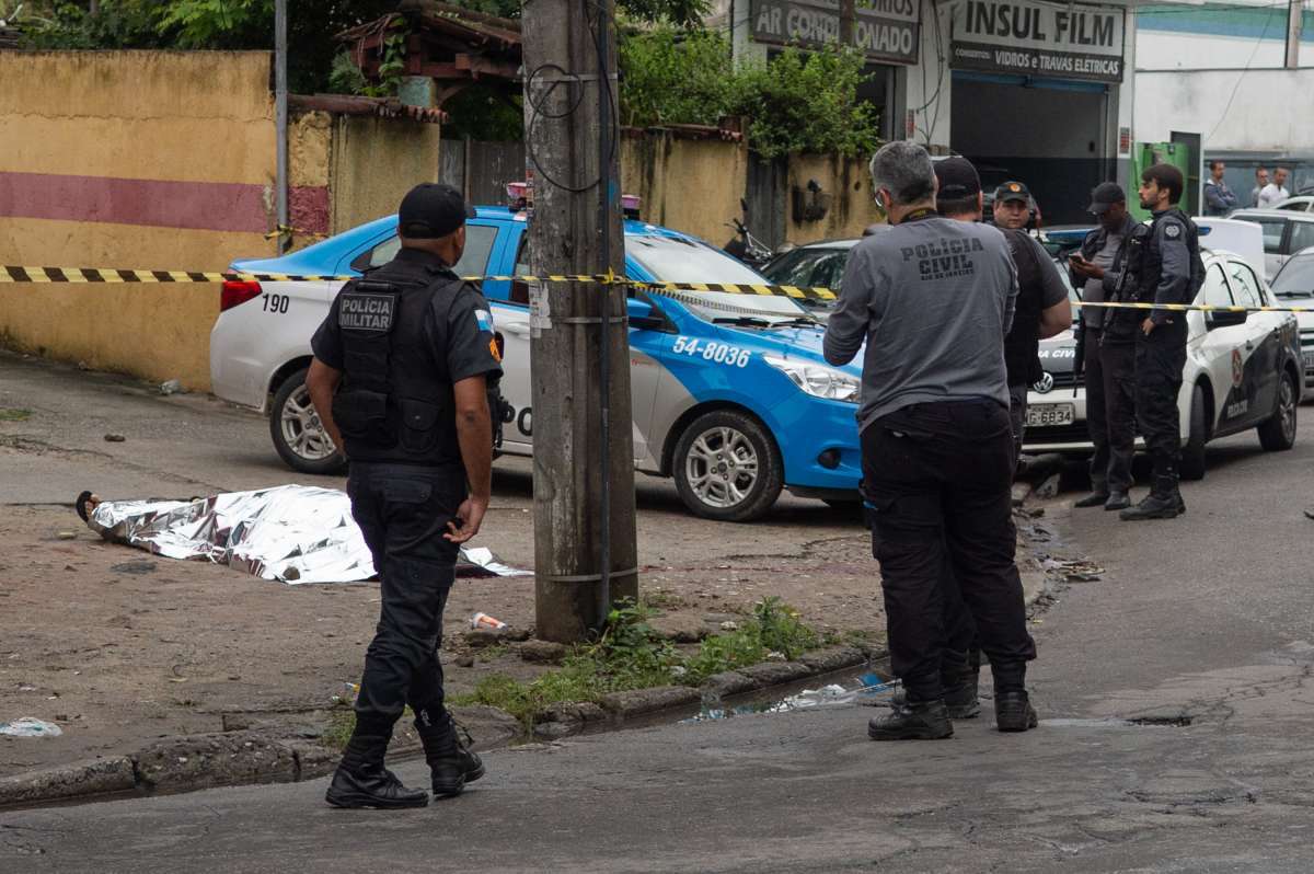 Rio,07/08/2018 - Homic&iacute;do na Taquara - Comerciante Fernando Toboado da Veiga, de 65 anos foi assassinado na porta do seu bar na Taquara, Jacarepagu&aacute;, quando chegava para trabalhar, Rio de Janeiro.Foto: Armando Paiva/ Ag&ecirc;ncia O Dia  Homicidio, Cidade, Rio de Janeiro, Taquara