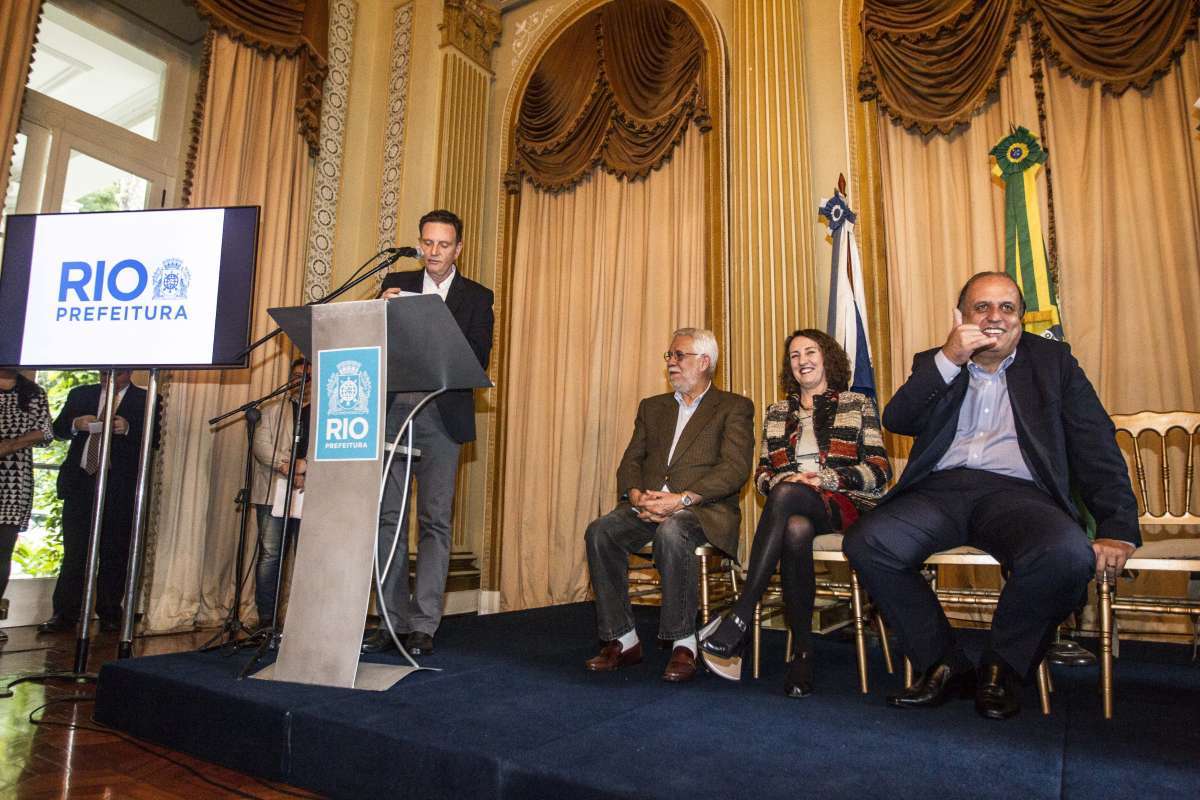 Governador Pezao e prefeito Crivella assinam convenio entre a prefeitura RJ e o governo do estado do RJ para a revitalizacao da Central do Brasil. Rj, 07 de agosto.