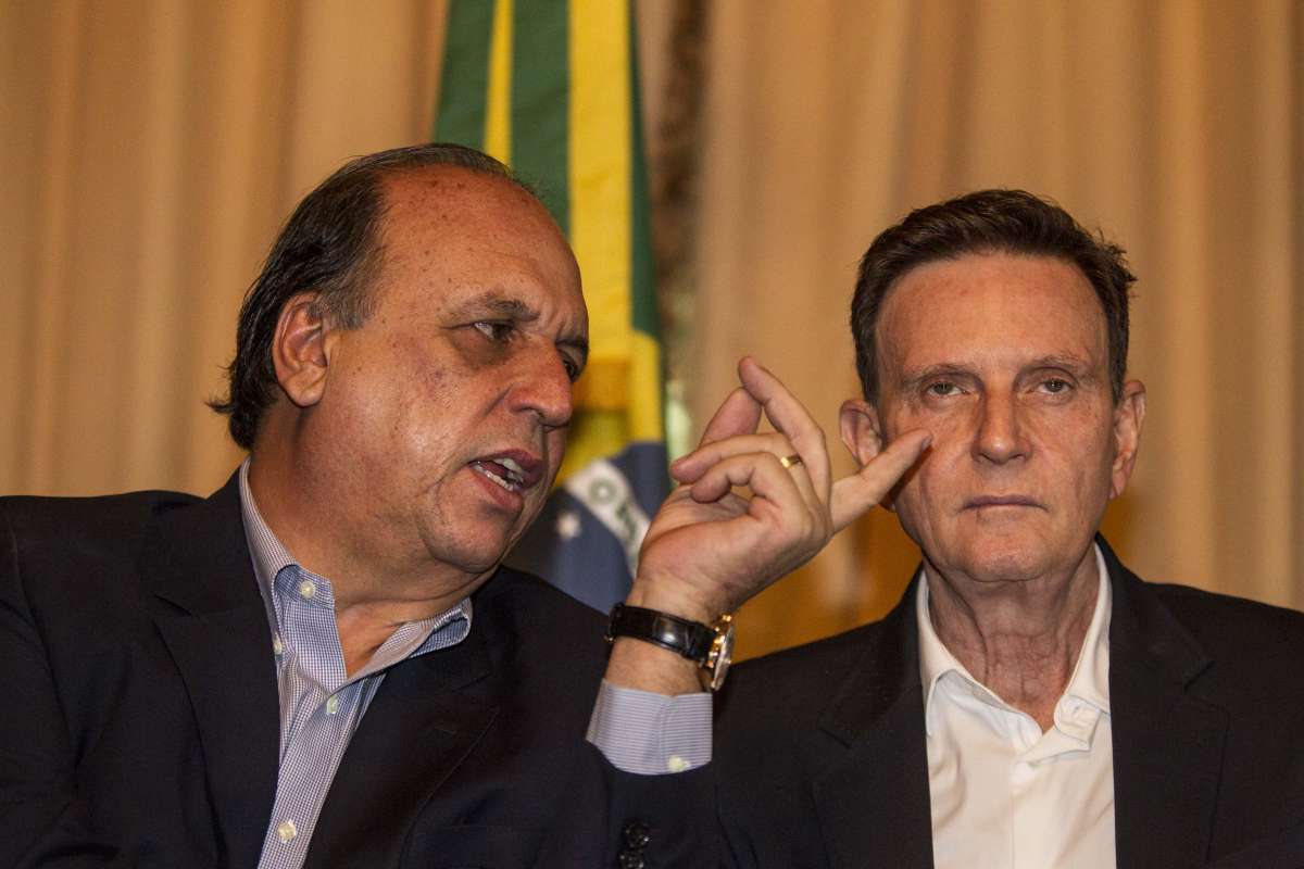 Governador Pezao e prefeito Crivella assinam convenio entre a prefeitura RJ e o governo do estado do RJ para a revitalizacao da Central do Brasil. Rj, 07 de agosto.