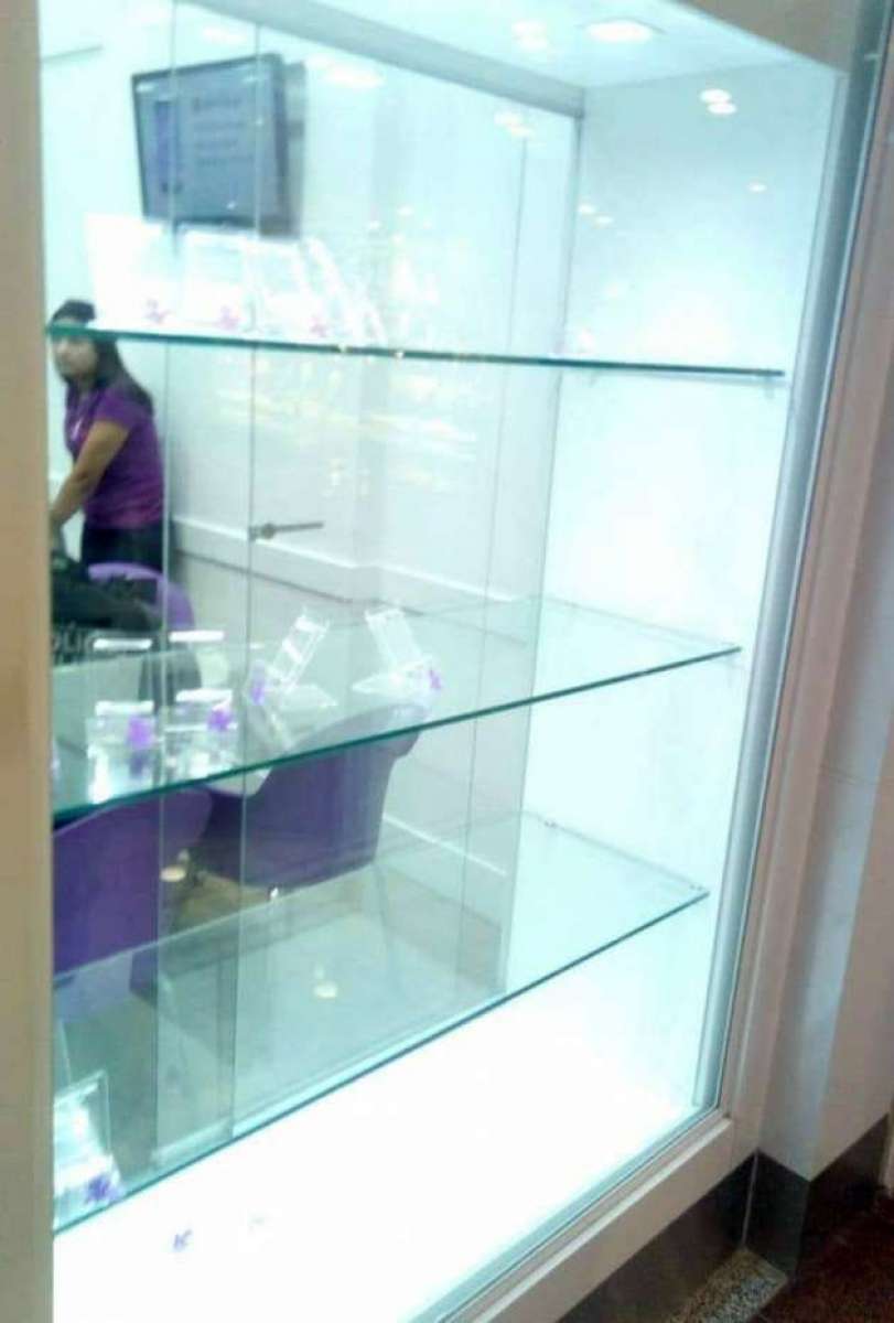 O alvo dos ladrões foi a loja da Vivo