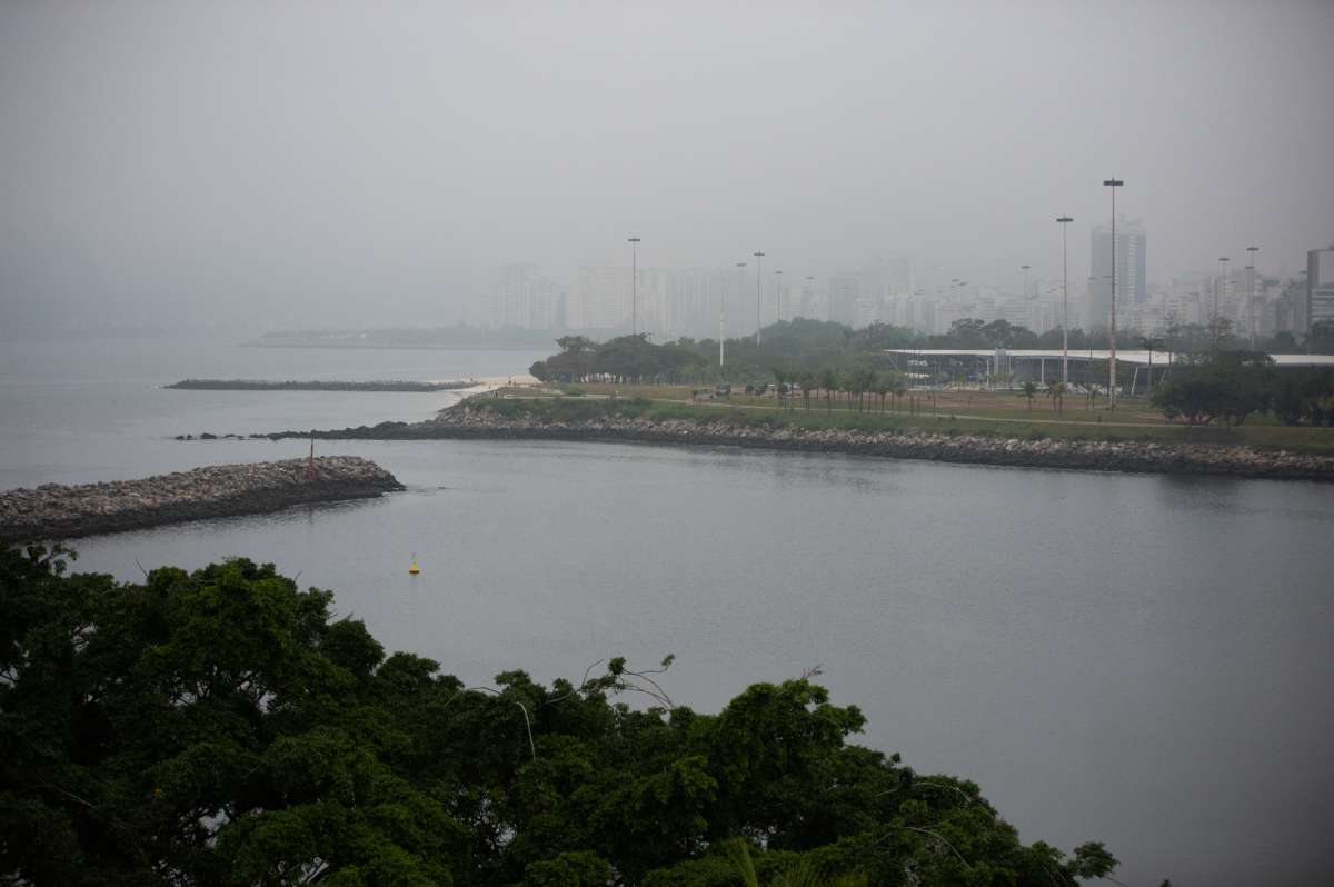 Rio,09/08/2018 - Nevoeiro no Rio de Janeiro - Nevoeiro na cidade do Rio de Janeiro, Rio de Janeiro.Foto: Armando Paiva/ Ag&ecirc;ncia O Dia  Nevoeiro, Cidade, Rio de Janeiro