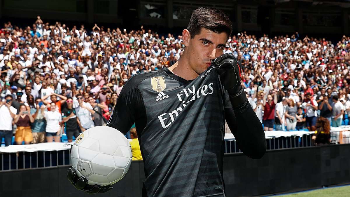 Courtois foi festejado por um bom número de torcedores - Twitter / Real Madrid