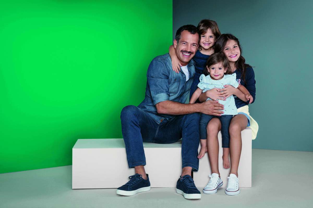 Malvino Salvador e as três filhas na campanha do Dia dos Pais Hering