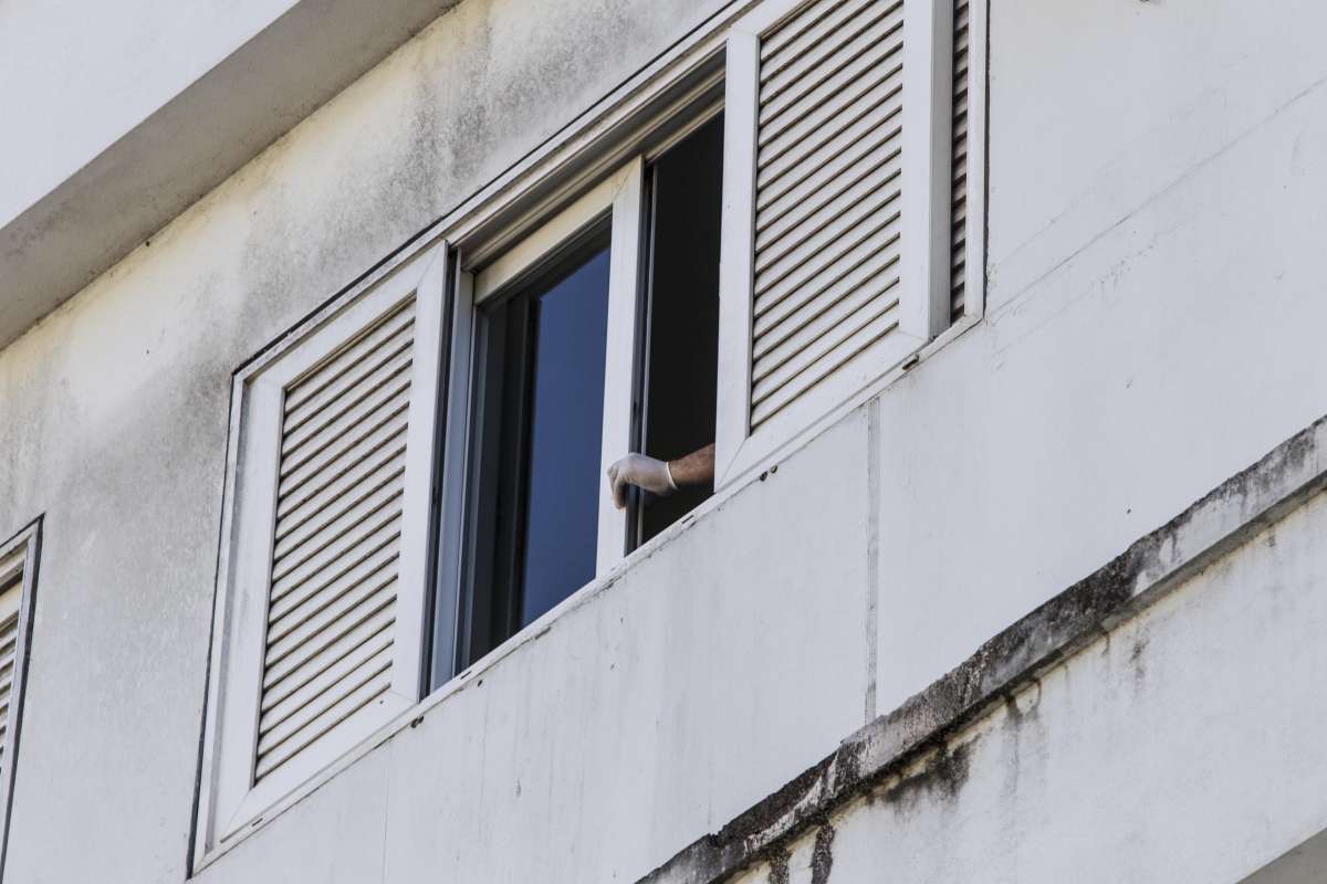 Uma idosa foi v&iacute;tima de bala perdida enquanto estava internada no Hospital Santa Martha, em Santa Rosa, Niter&oacute;i, na madrugada deste s&aacute;bado. Rj,11 de agosto.