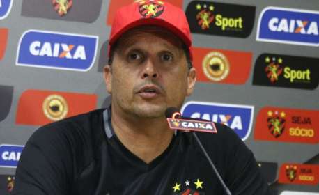 Treinador do Sport não resiste a derrota em casa e acaba deixando o cargo