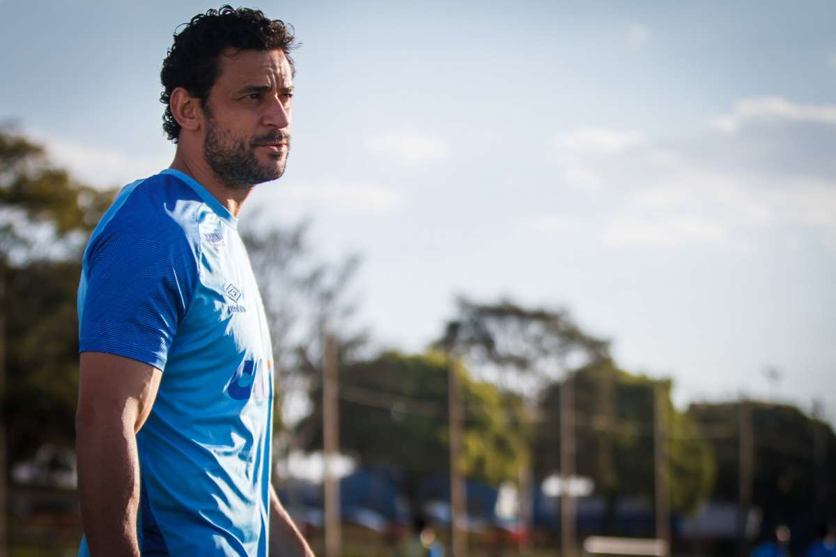 Artilheiro do Grêmio, Diego Souza é liberado para fazer cirurgia e