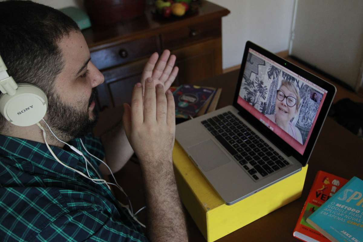 15/08/18- CADERNO ZONA NORTE -Ronier Perdizio, presta consultoria de negócios para quem pretende empreender e não sabe por onde começar. O atendimento é online ou na empresa dos clientes. Local: Todos os Santos. Foto de Maíra Coelho / Agência O Dia. Cidade,Zona, Norte, Economia, Empreendedor, Caderno, Negócios