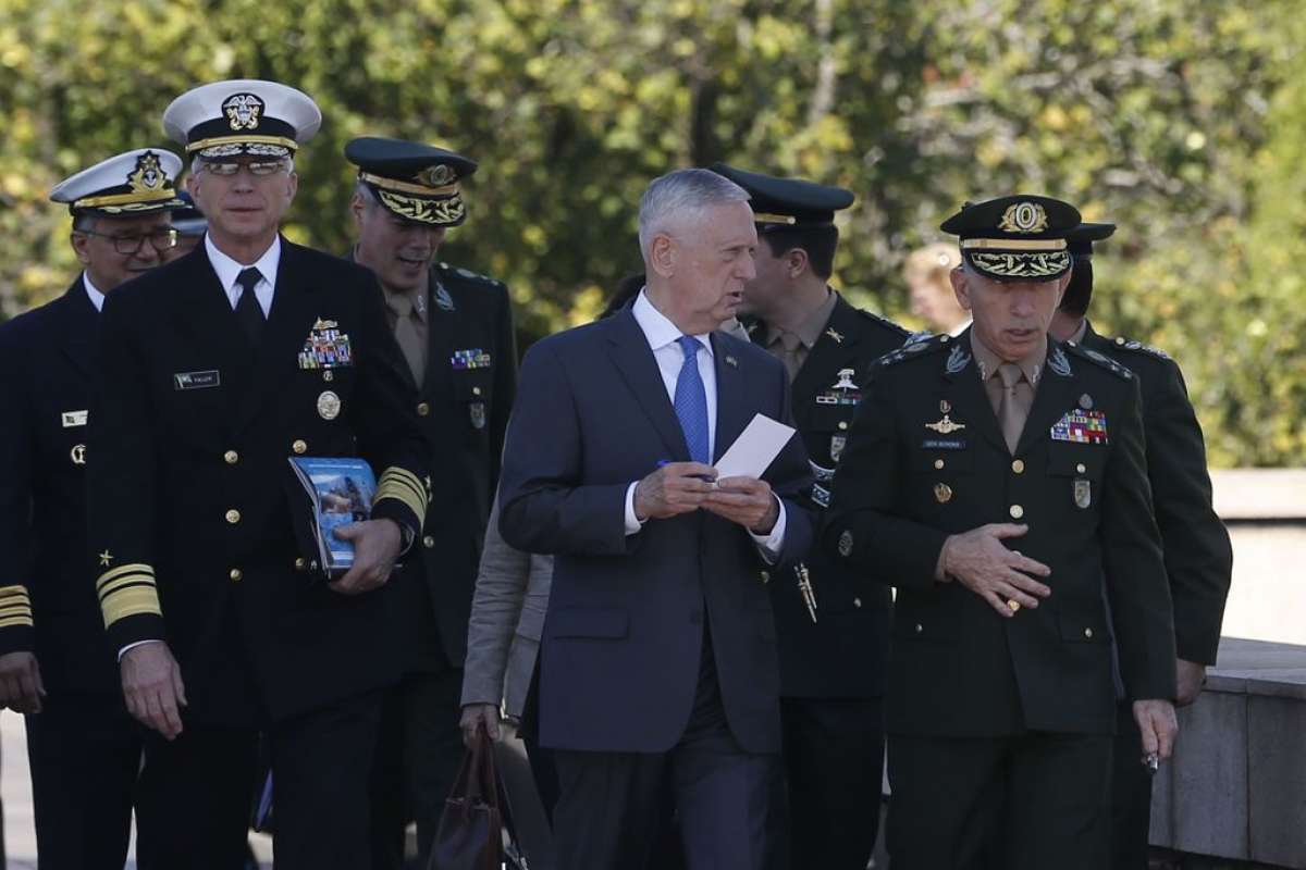 O secretário de Defesa dos EUA, James Mattis, esteve no Rio nesta terça