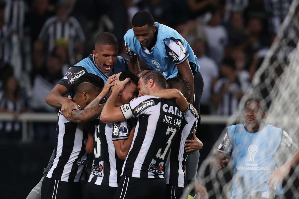 Botafogo venceu o Nacional-PAR e se classificou - Alexandre Brum