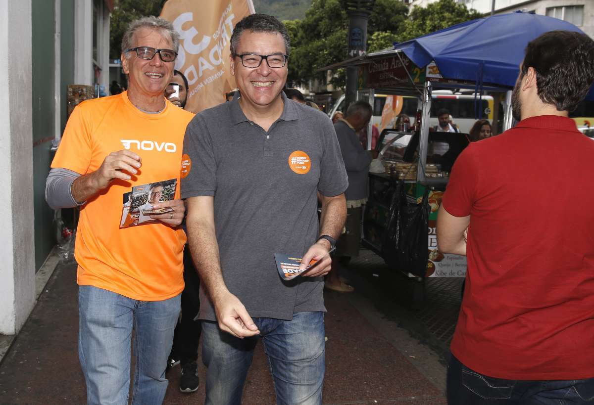 Marcelo Trindade (Psol) caminhou com Bernardinho na Praça Saens Peña, na Tijuca
