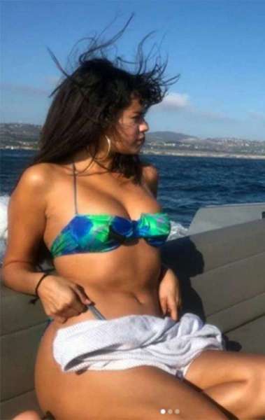 Selena Gomez ganha mais de 6 milh&otilde;es de curtidas com fotos de biqu&iacute;ni