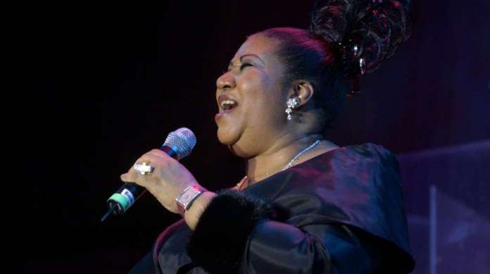Aretha cantou na festa de entrega do Grammy em 2003, em Nova York