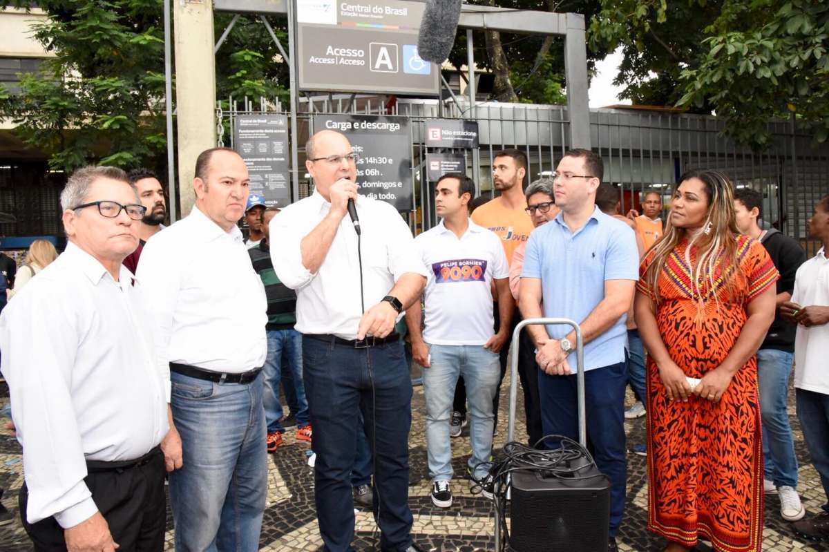 Ex-juiz federal Wilson Witzel (PSC) discursa na Central do Brasil
