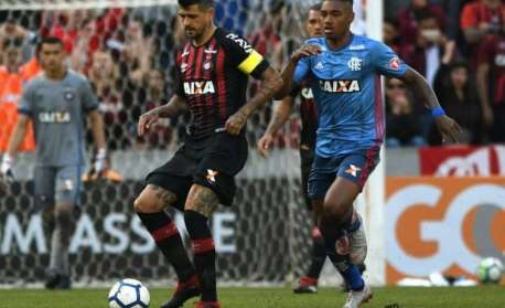 Atacante afirma que Flamengo se assustou com o Atlético-PR na derrota no Sul
