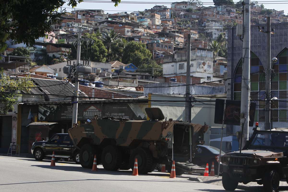 Operação das forças armadas no Complexo do Alemão um militar e e cinco suspeitos mortos Foto Severino Silva Agencia O Dia