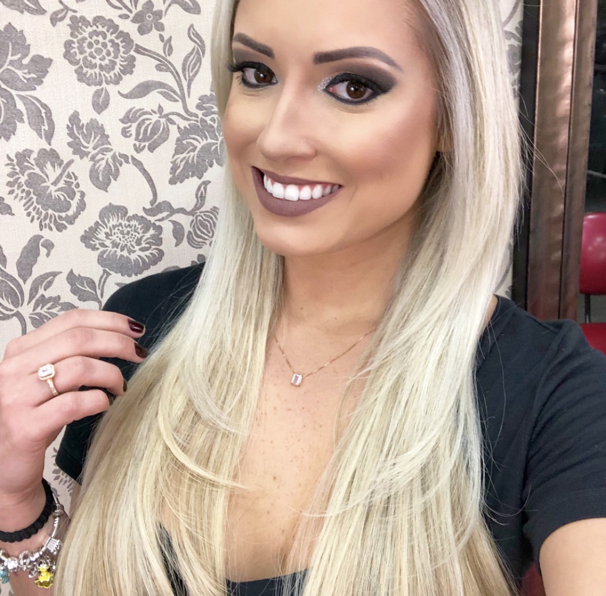 Ex-BBB Jéssica Mueller fica mais loura e implanta megahair nos cabelos - LS Produções / CG Comunicação