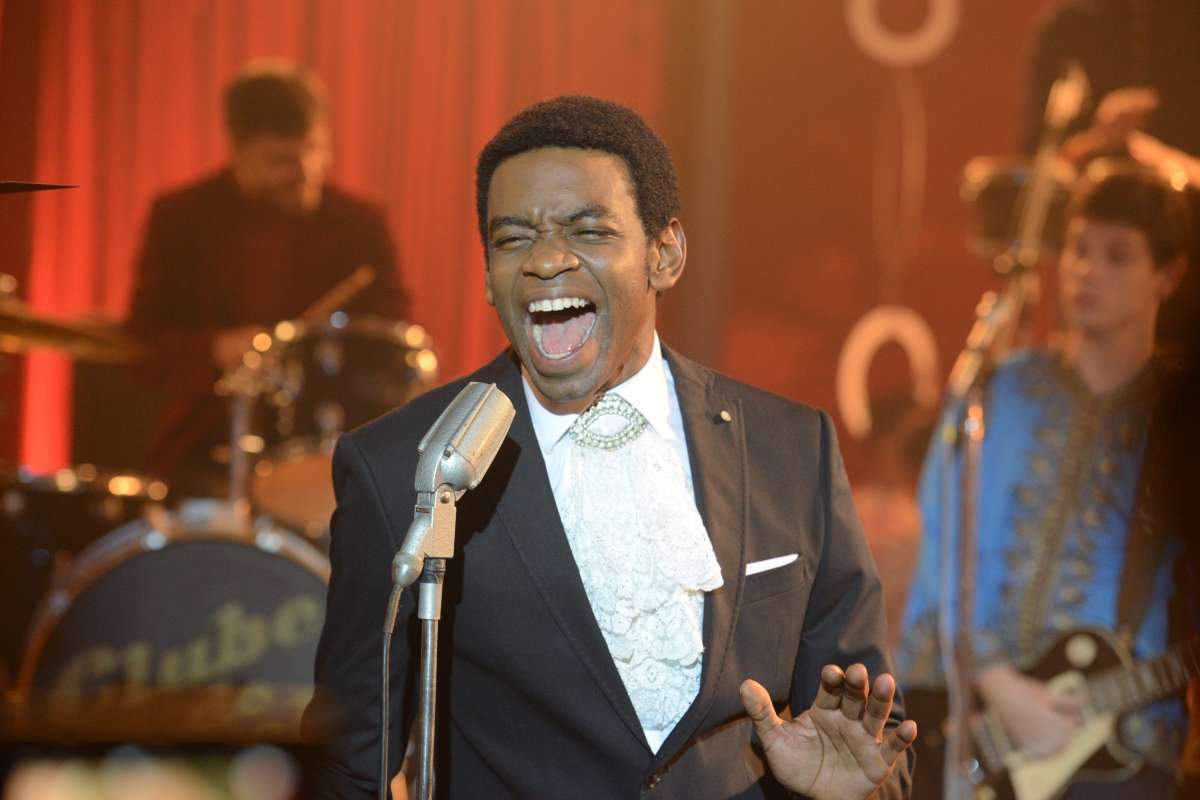 Fabrício Boliveira interpreta Wilson Simonal no longa-metragem: 