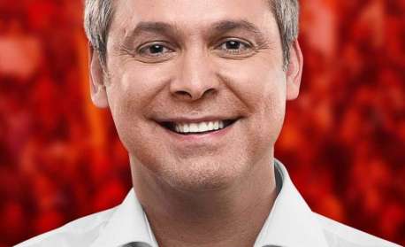 Lindbergh Farias é autorizado a assumir cargo de vereador no Rio