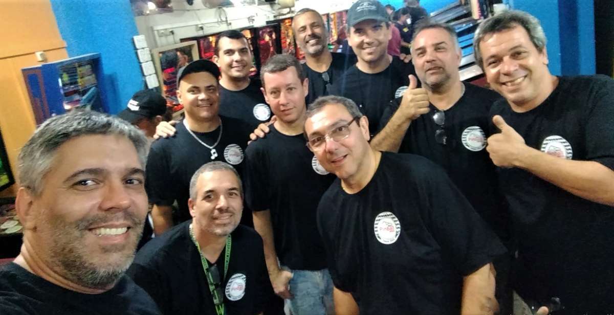 Fliperamas, febres nas décadas de 70 e 80, ainda mantêm legião de fãs de várias gerações. no Rio. Na Capital, o clube mais antigo antigos, o Pinball Rio Club, em Ramos, completou 15 anos de existência