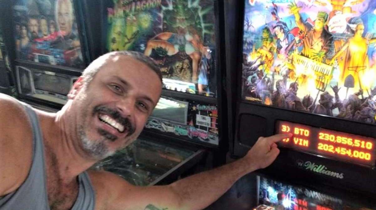 Fliperamas, febres nas décadas de 70 e 80, ainda mantêm legião de fãs de várias gerações. no Rio. Na Capital, o clube mais antigo antigos, o Pinball Rio Club, em Ramos, completou 15 anos de existência