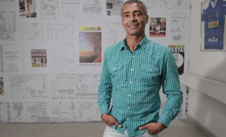 'Dizem que ele 'comeu' a aeromoça', afirma pentacampeão sobre ausência de Romário em Copa