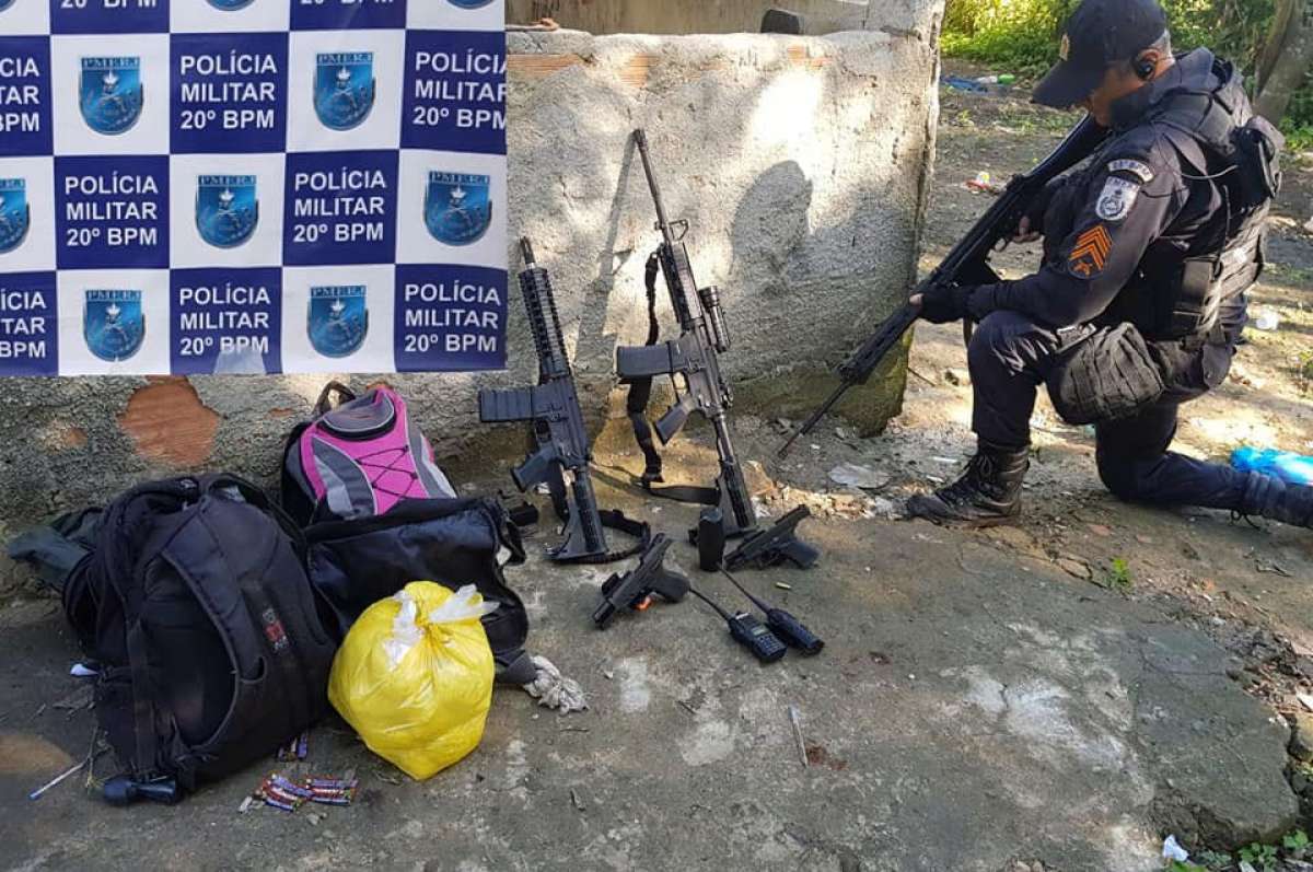 Traficantes estava com farto material