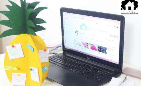 Como fazer um quadro de avisos de abacaxi usando cortiça