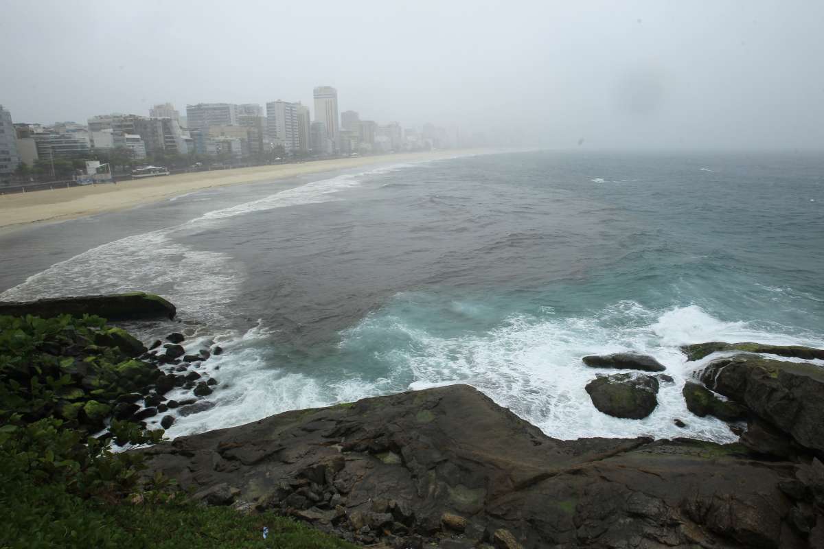 Chuva atinge cidade do Rio a partir do fim da tarde desta segunda-feira - Estefan Radovicz / Ag&ecirc;ncia O Dia