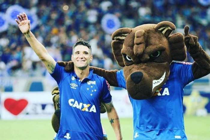 Thiago Neves tem histórico de provocações ao rival.