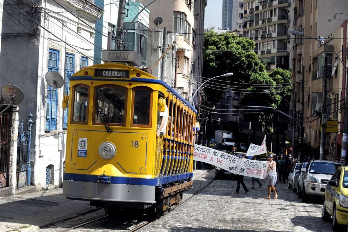 Moradores protestam por ampliação no serviço de bondes de Santa Teresa - Agência Brasil