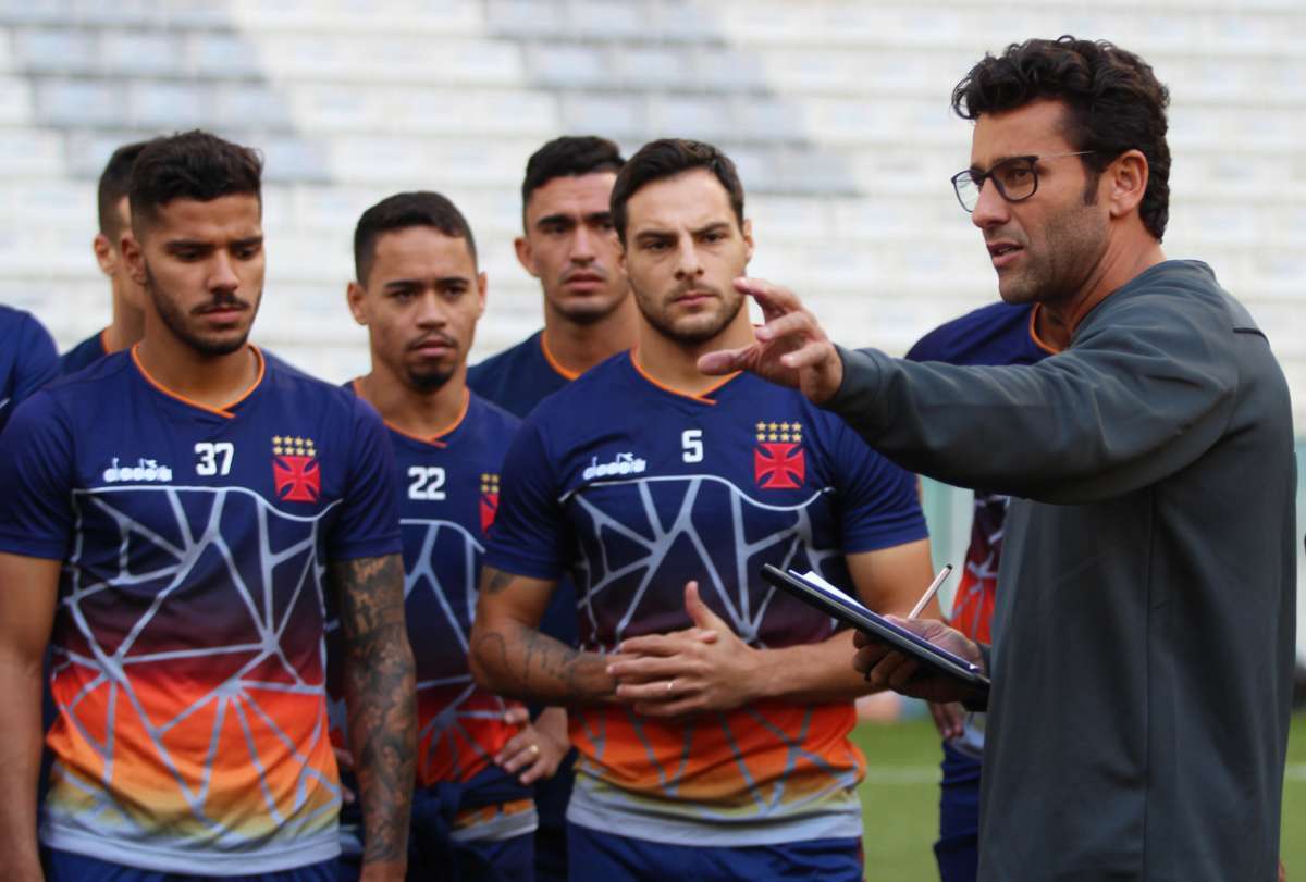 Alberto Valentim quer a primeira vit&oacute;ria no Vasco - Carlos Greg&oacute;rio Jr/Vasco
