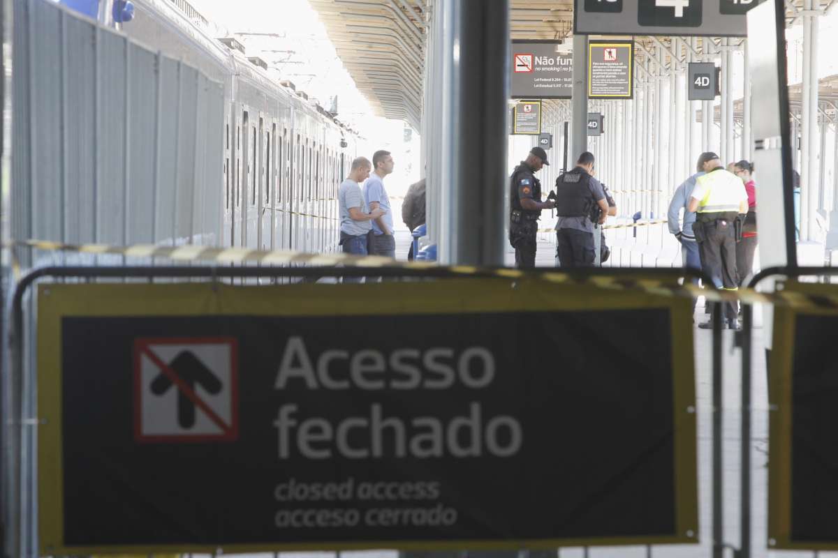 Agente do Desipe mata Ladr&atilde;o dentro do Trem,Lucas Emanoel Rodrigues da Silva [morto] Denize  Maria Rodrigues tia do morto
Foto  Severino  Silva Agencia O Dia