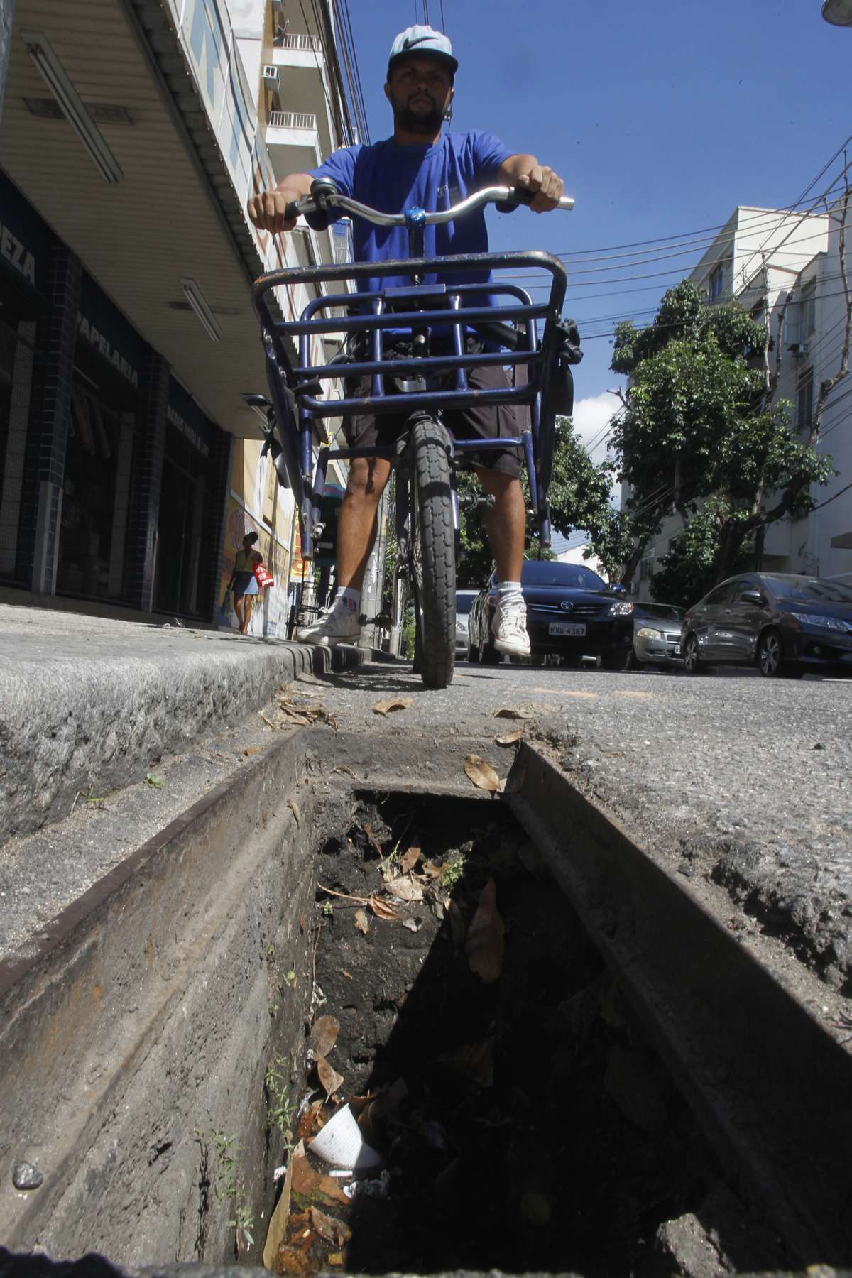 Erão caiu de bicicleta em bueiro aberto: 'Rolei para não ser atropelado' - Severino Silva