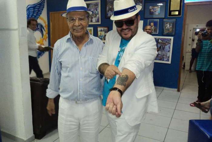 Toninho Geraes com mestre Monarco; - Divulgação