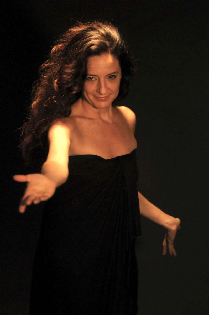 A atriz Clarice Niskier em cena  - Dalton Valerio