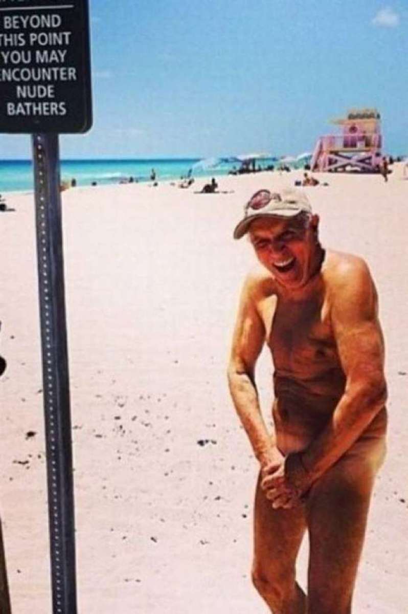 Carlos Alberto de Nóbrega posa nu em praia de nudismo | Diversão | O Dia