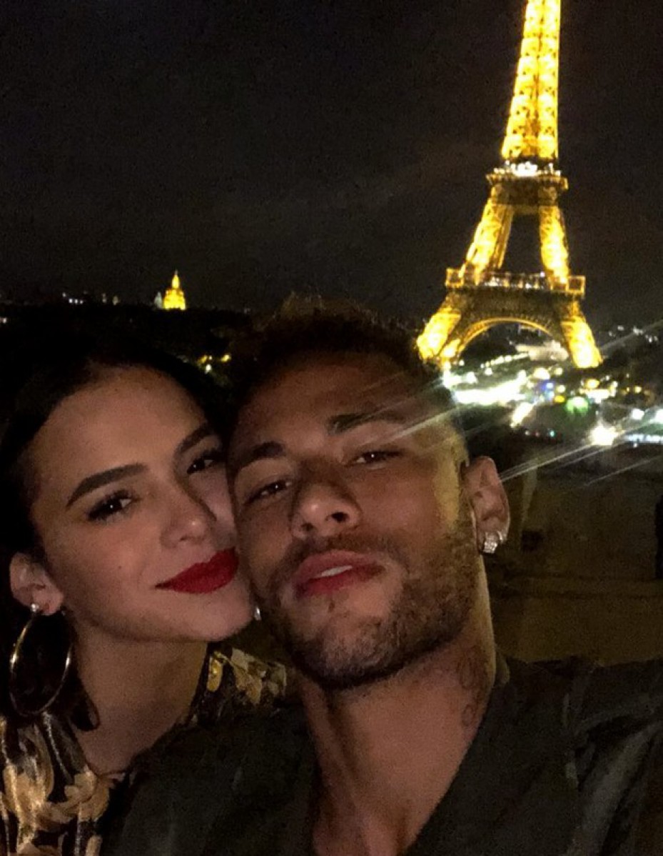 Neymar e Bruna Marquezine em Paris, na França