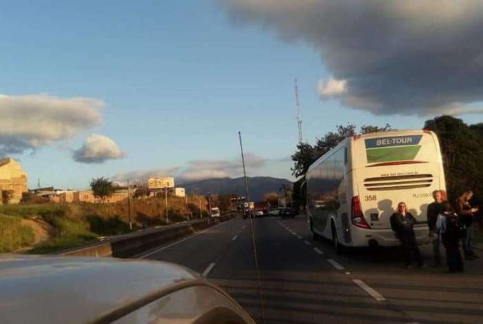 Ônibus foi sequestrado na Rio-Santos, na altura de Itaguaí