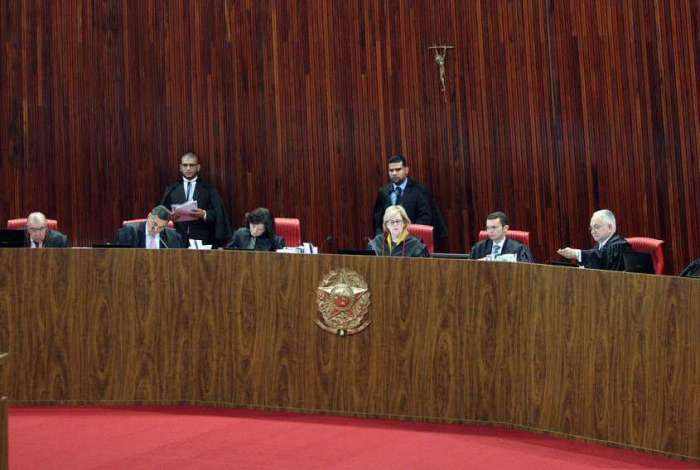 Por causa da rejeição da candidatura de Lula, instituto fez a pesquisa sem o petista