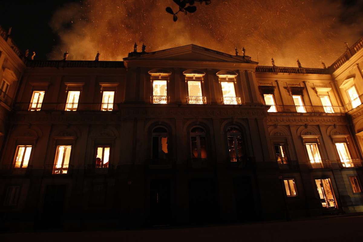 2018-09-02 - Incêndio destroe acervo e prédio do Museu Nacional da Quinta da Boavista, em São Cristovão, Rio de Janeiro, Brasil. Foto de Alexandre Brum - CIDADE POLICIA INCÊNDIO FOGO BRAZIL CULTURA
