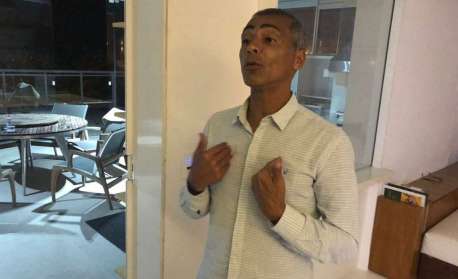 Aliados de Romário no interior já flertam com concorrentes do Baixinho