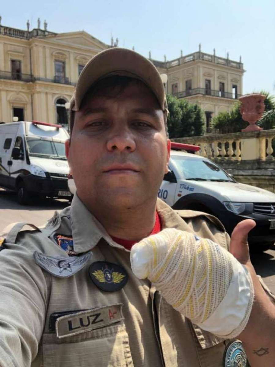 Bombeiro que tentou salvar Luzia lamenta incêndio no Museu Nacional: 'Não deu'