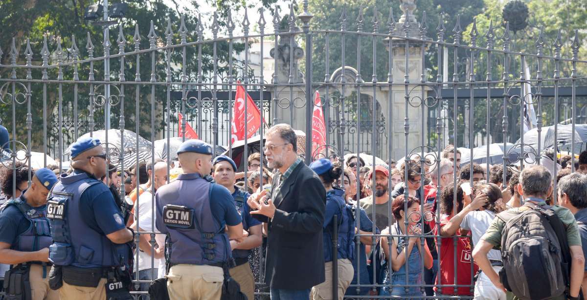 2018-09-03 - AGÊNCIA DE NOTîCIAS - PARCEIRO - Perícia no trabalho de rescaldo após incêndio, iniciado na noite de domingo (2), no Museu Nacional localizado na Quinta da Boa Vista, São Cristóvão, na Zona Norte do Rio de Janeiro, nesta segunda-feira, (3) - Foto: Clever Felix/Parceiro/Agência O Dia