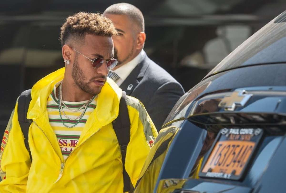 Neymar chega para se juntar à seleção brasileira - Pedro Martins / MoWA Press