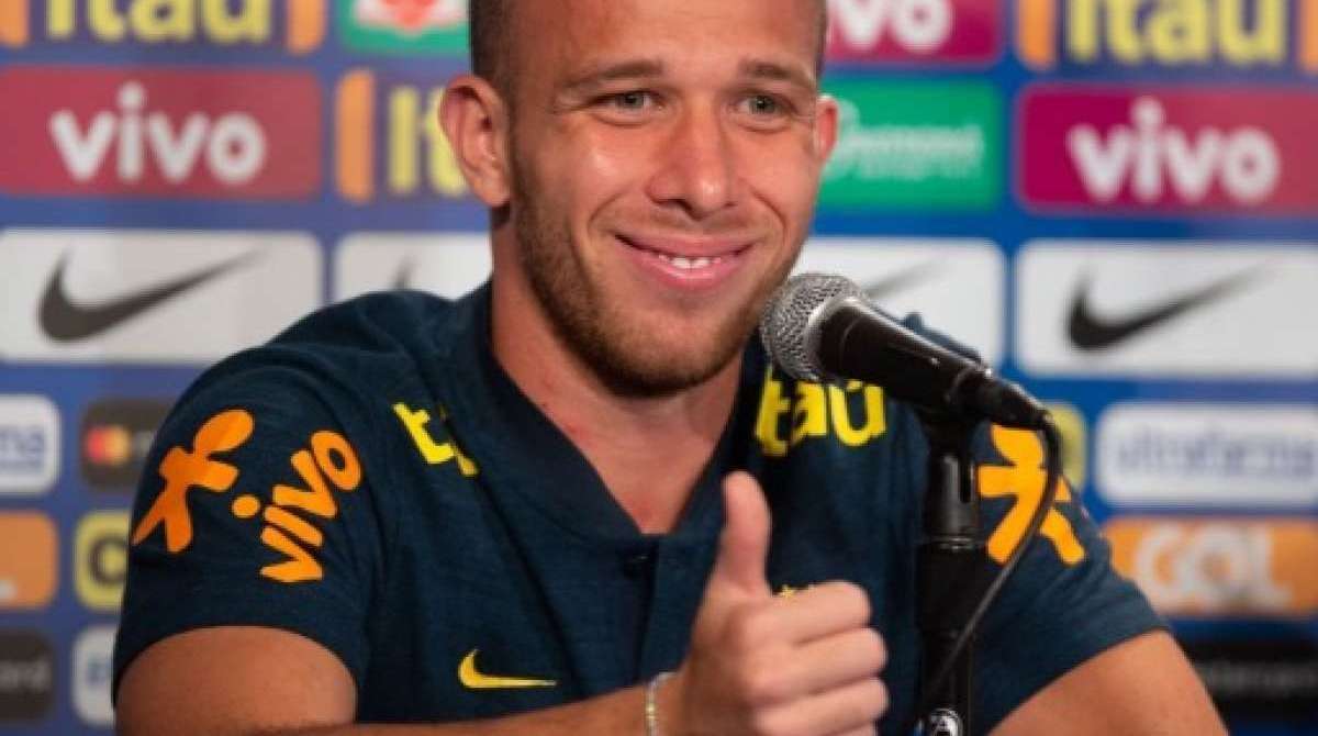 Arthur durante entrevista coletiva em Nova Jersey nos Estados Unidos