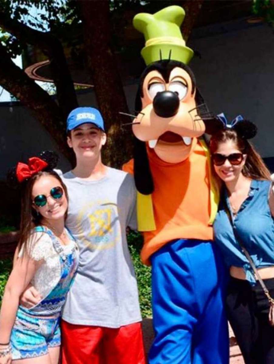Larissa Manoela e João Guilherme na Disney, em 2016