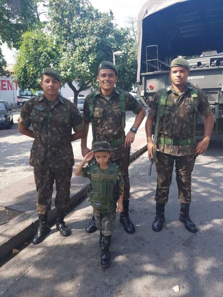 Derick Luiz Vense da Silva, 3, foi a sensação no desfile de 7 de setembro, no Centro do Rio