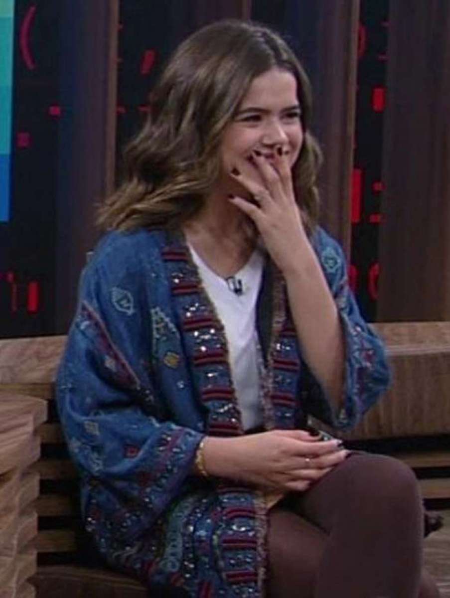 Maisa Silva fica envergonhada com comentários da mãe sobre namoro no 'Programa com Bial' - Reprodução / TV Globo