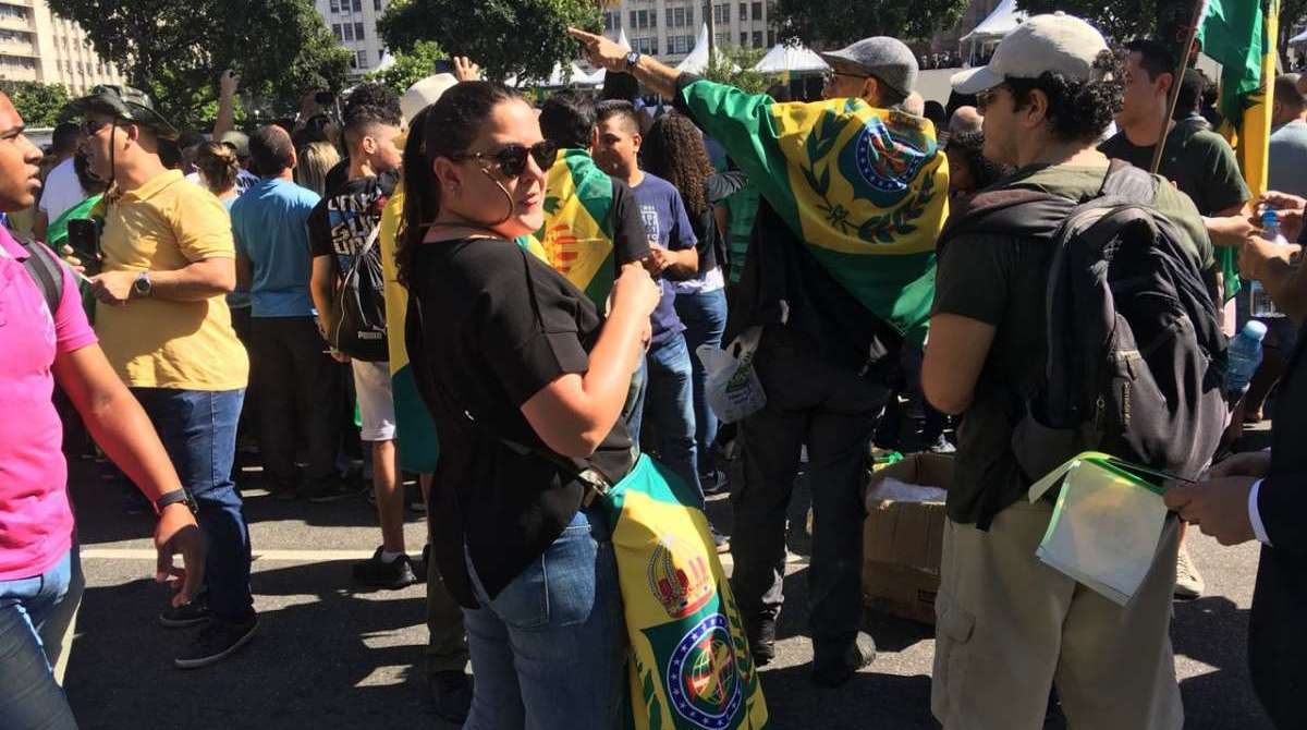 Desfile cívico-militar é marcado por homenagens a agentes mortos durante a intervenção federal