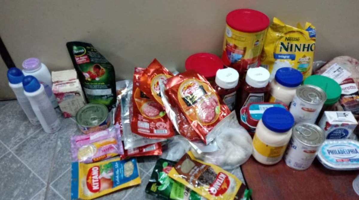 O material foi encontrado com a PM Patr&iacute;cia e Kamille em duas sacolas - Whatsapp do DIA